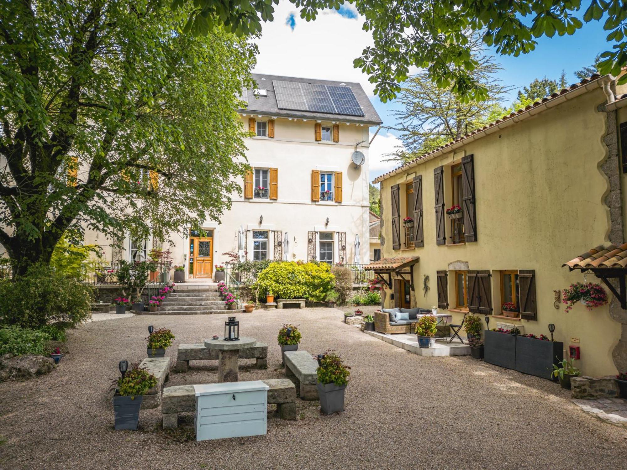 Gites Du Caylar - Chambres Et Appartments Ле-Кейлар Экстерьер фото