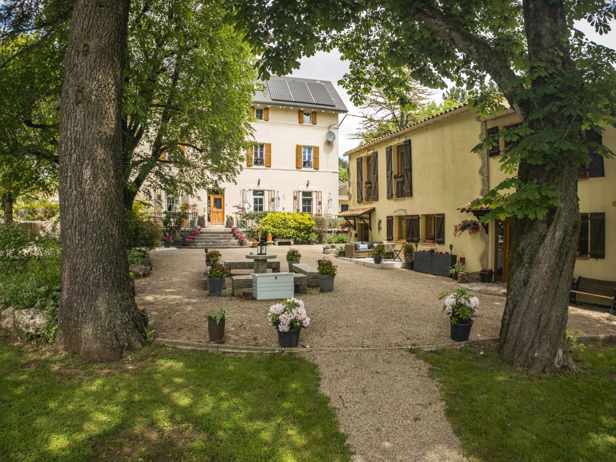 Gites Du Caylar - Chambres Et Appartments Ле-Кейлар Экстерьер фото